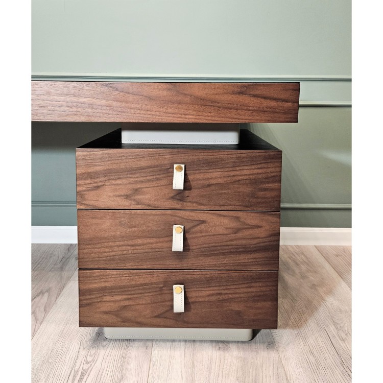 Стол письменный Carson Walnut