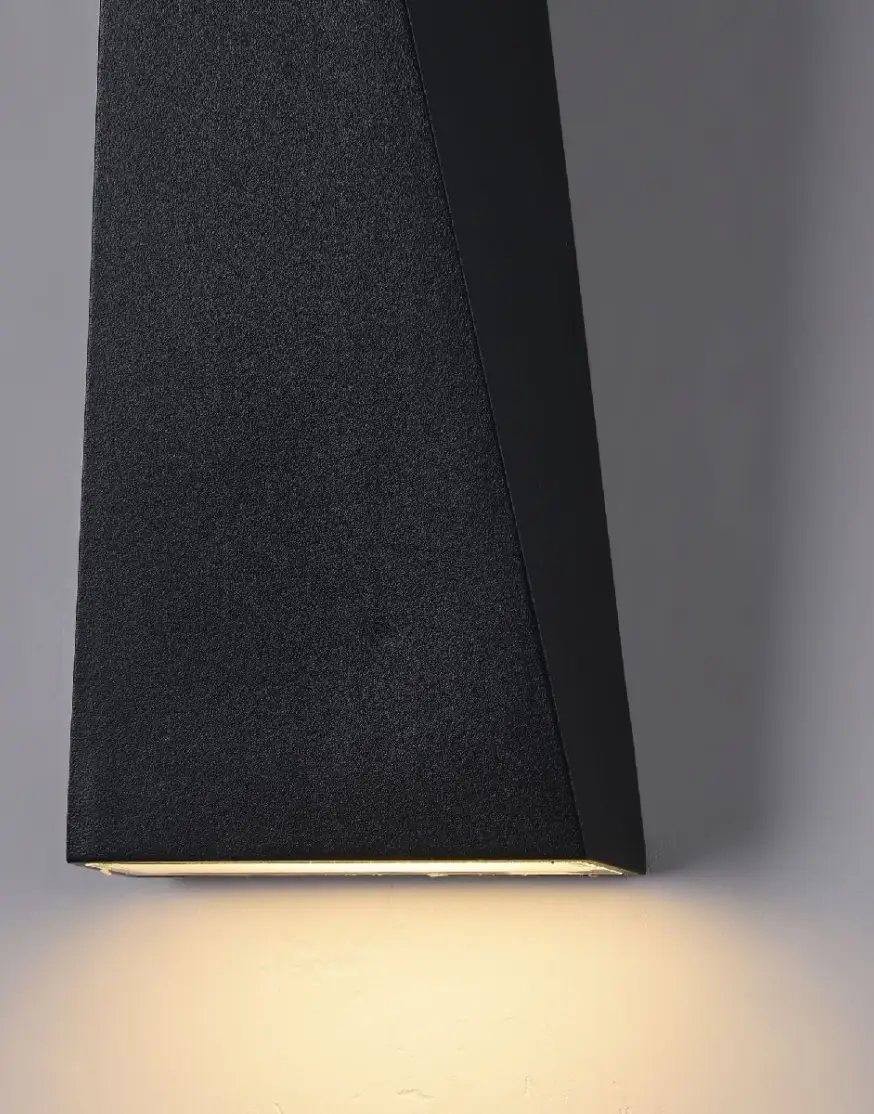 Уличный настенный светодиодный светильник Maytoni Times Square O580WL-L6B